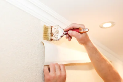 Pose de papier peint à Cricqueville-en-Auge — revêtements muraux et toiles de verre